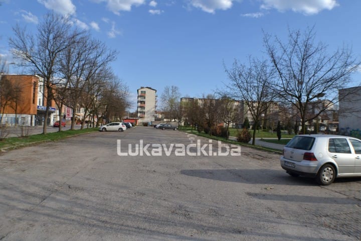 Parking kod Doma zdravlja i Stadiona Jošik