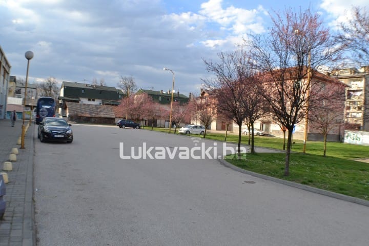 Parking kod Sportske dvorane Lukavac